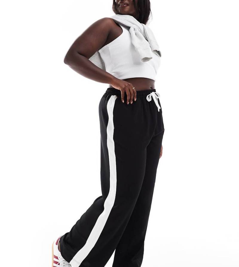 ASOS DESIGN Curve - Schlupfhose in Schwarz mit Kontrastbahn von ASOS Curve