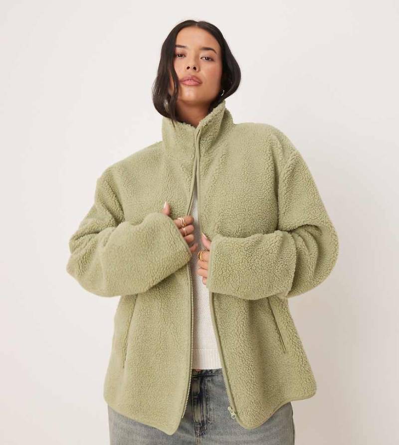 ASOS DESIGN Curve - Jacke aus Teddy-Fleece in Salbeigrün mit Reißverschluss von ASOS Curve