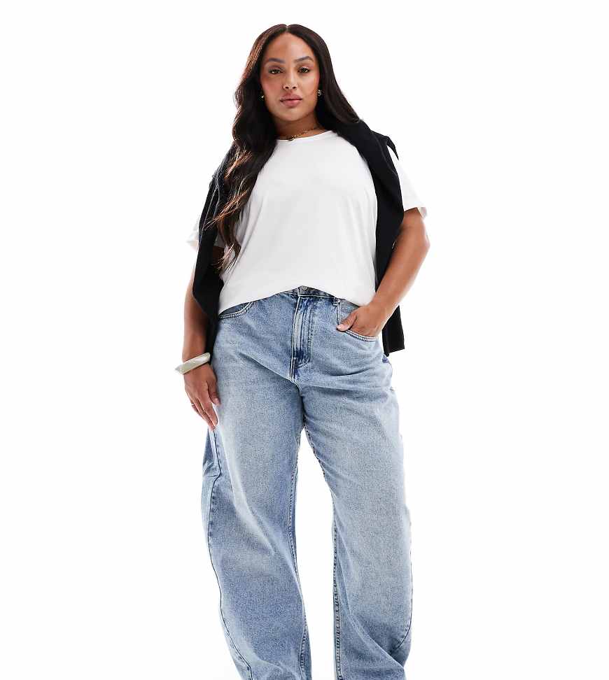 ASOS DESIGN Curve - Jeans in Hellblau mit abgerundetem Beinschnitt ASOS DESIGN Curve - Jeans in Hellblau mit abgerundetem Beinschnitt von ASOS Curve