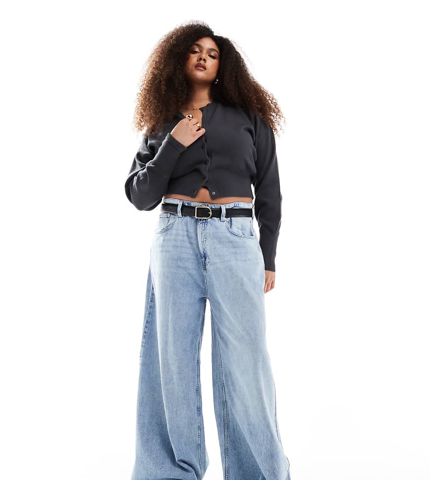 ASOS DESIGN Curve - Jeans in Hellblau mit weitem Bein von ASOS Curve