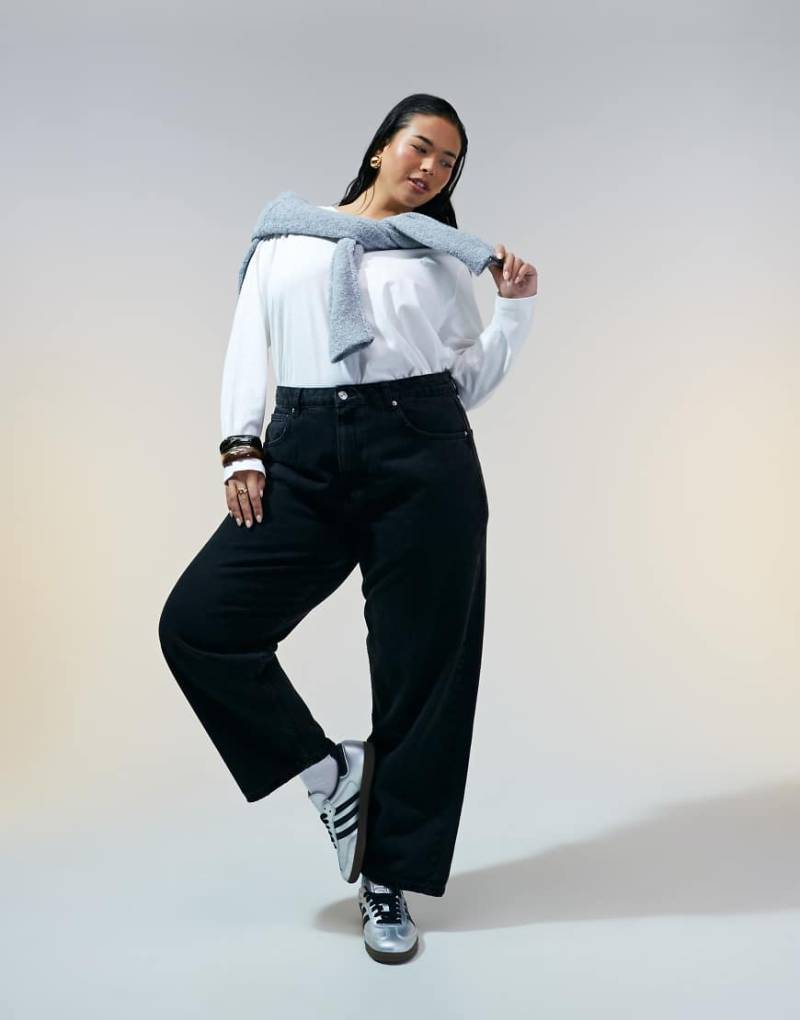 ASOS DESIGN Curve - Jeans in verwaschenem Schwarz mit Barrel-Beinschnitt von ASOS Curve