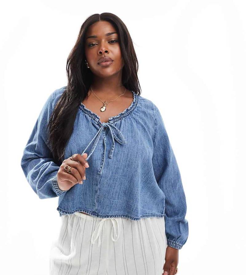 ASOS DESIGN Curve - Jeansbluse in mittelblauer Waschung mit Ballonärmeln und Leinenanteil von ASOS Curve