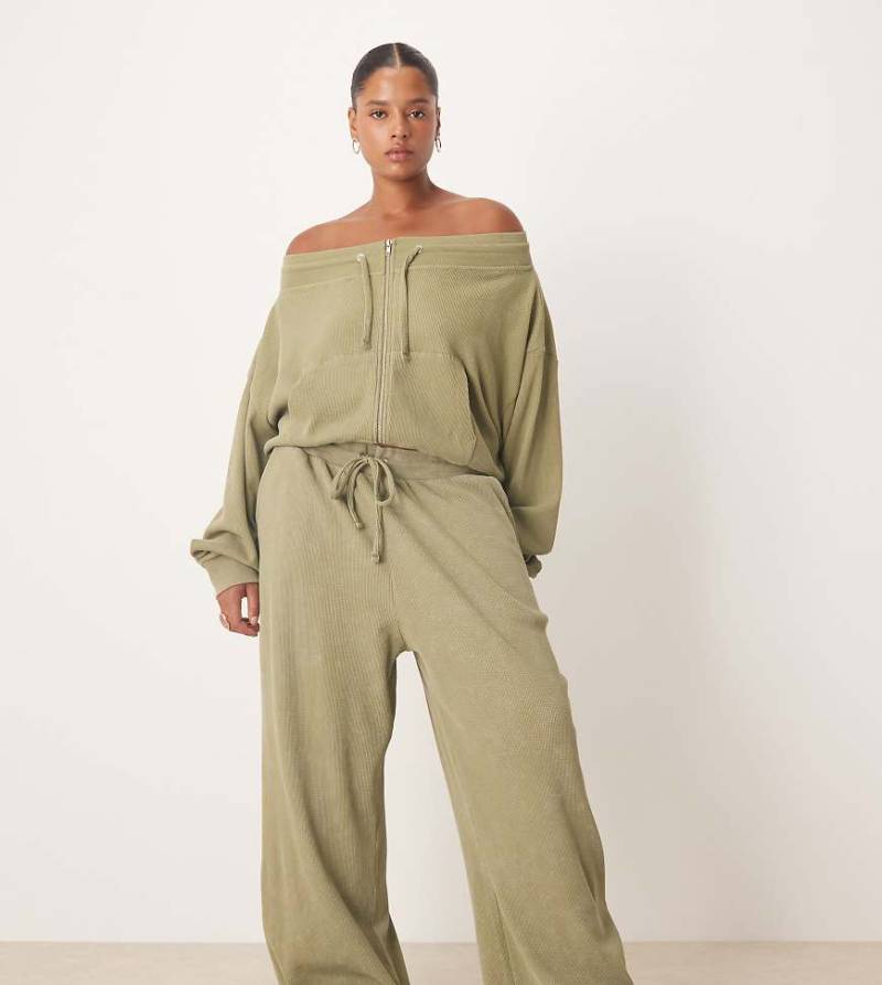 ASOS DESIGN Curve - Jogginghose in Khaki mit Waffelstruktur und Paperbag-Bund-Grün von ASOS Curve