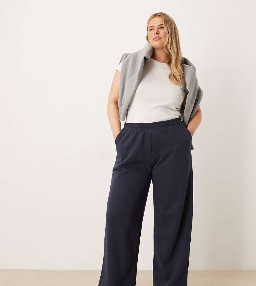 ASOS DESIGN Curve - Jogginghose in Marineblau mit weicher Innenseite und weitem Bein von ASOS Curve