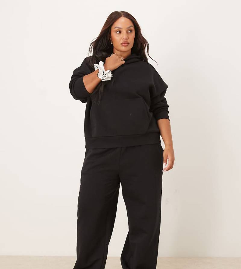 ASOS DESIGN Curve - Jogginghose in Schwarz mit weicher Innenseite und weitem Bein von ASOS Curve