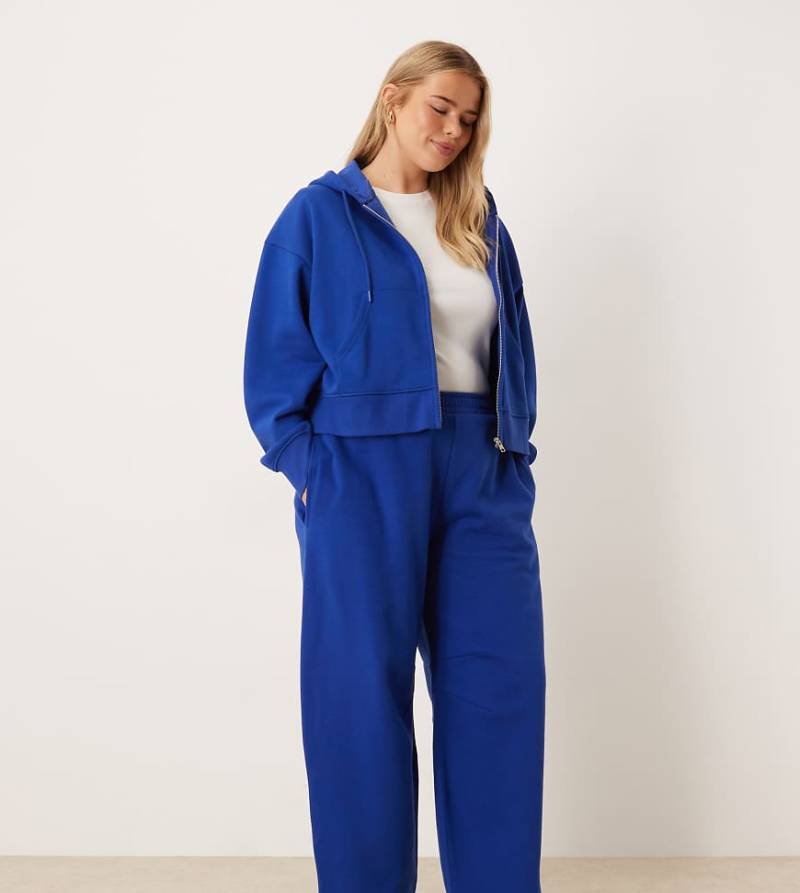 ASOS DESIGN Curve - Jogginghose in Tiefblau, mit weicher Innenseite und weitem, abgerundetem Bein von ASOS Curve