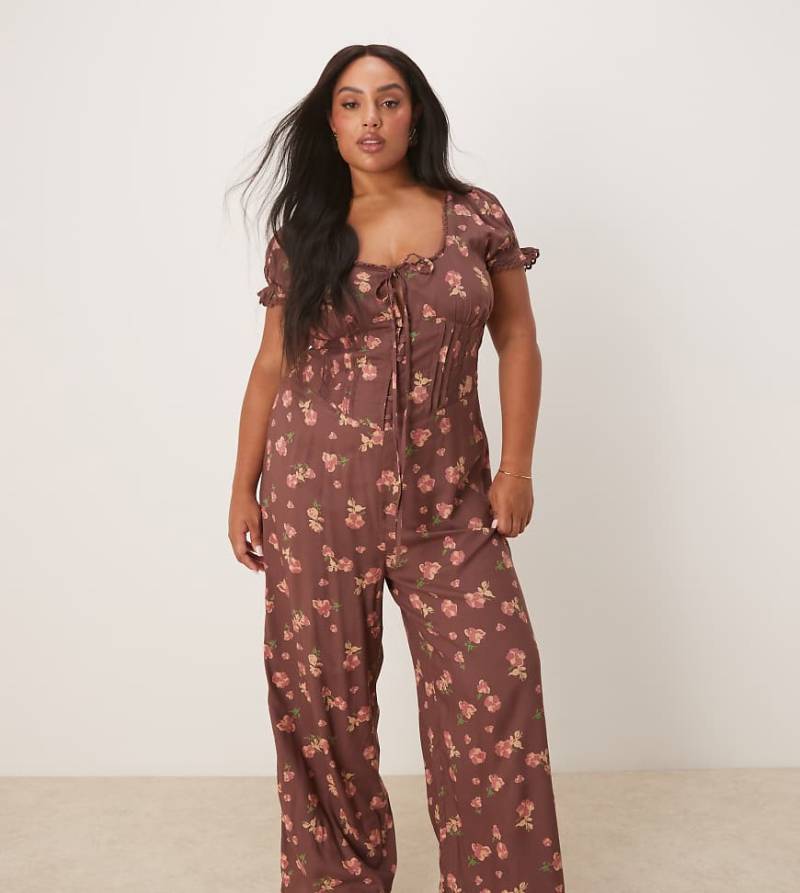 ASOS DESIGN Curve - Jumpsuit in Malve mit Blumenmuster, gesponnener Spitze und Korsetttaille-Bunt von ASOS Curve