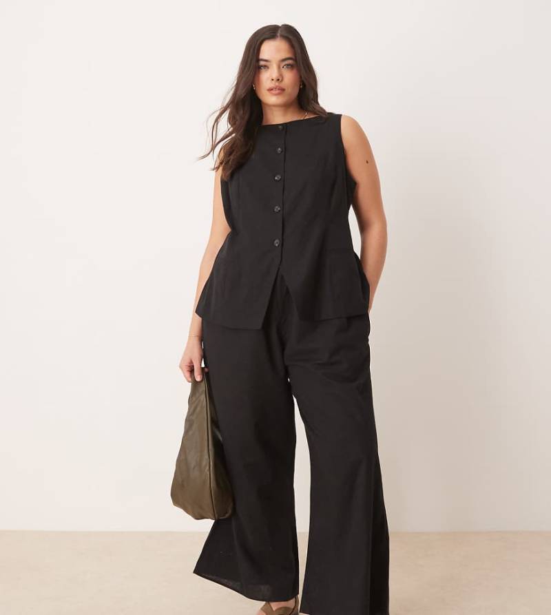 ASOS DESIGN Curve - Jumpsuit in Schwarz mit Button-Down-Weste von ASOS Curve