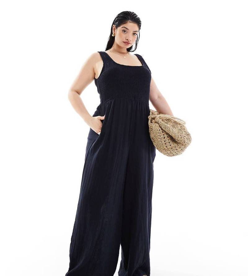 ASOS DESIGN Curve - Jumpsuit in Schwarz mit U-Ausschnitt und weitem Bein von ASOS Curve