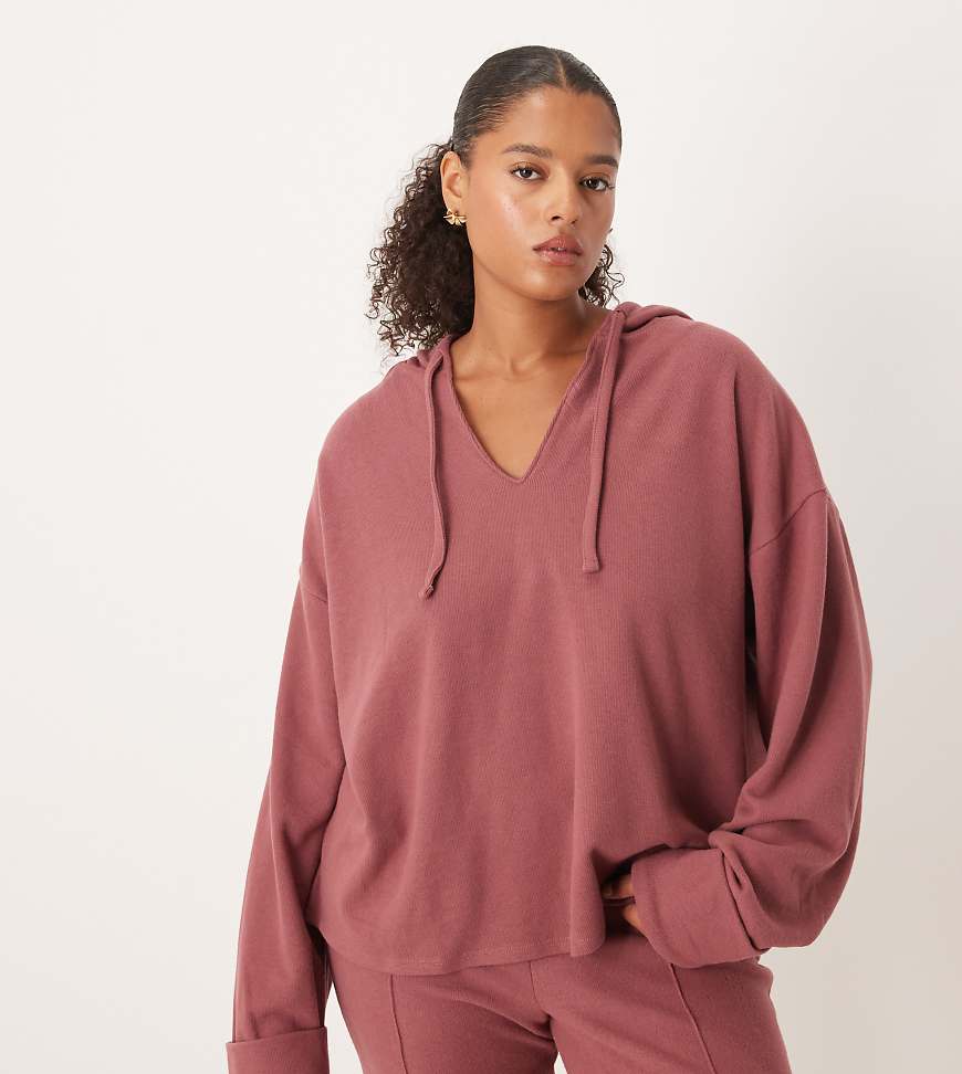 ASOS DESIGN Curve - Kapuzenpullover mit weicher Haptik und umgeschlagenen Ärmelbündchen-Brown von ASOS Curve