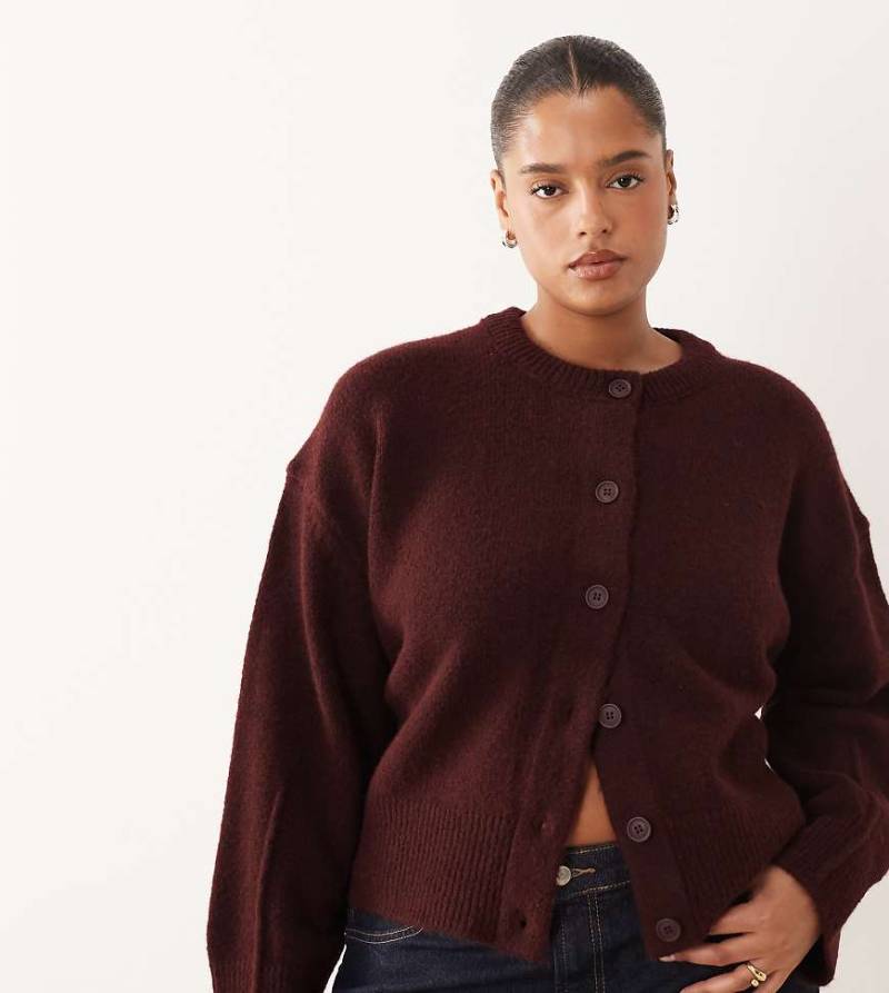 ASOS DESIGN Curve - Kastige Strickjacke in Pflaume mit Rundhalsausschnitt und seitlichem Schlitz-Lila von ASOS Curve