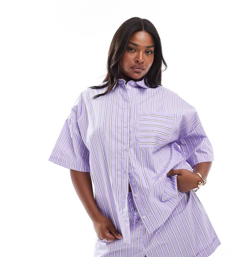 ASOS DESIGN Curve - Kastiges Hemd in Lila mit Streifen, Kombiteil-Bunt von ASOS Curve