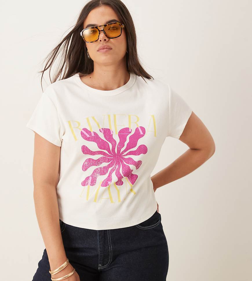 ASOS DESIGN Curve - Knapp geschnittenes T-Shirt in Cremeweiß mit lila Blumenprint ASOS DESIGN Curve - Knapp geschnittenes T-Shirt in Cremeweiß mit lila Blumenprint von ASOS Curve