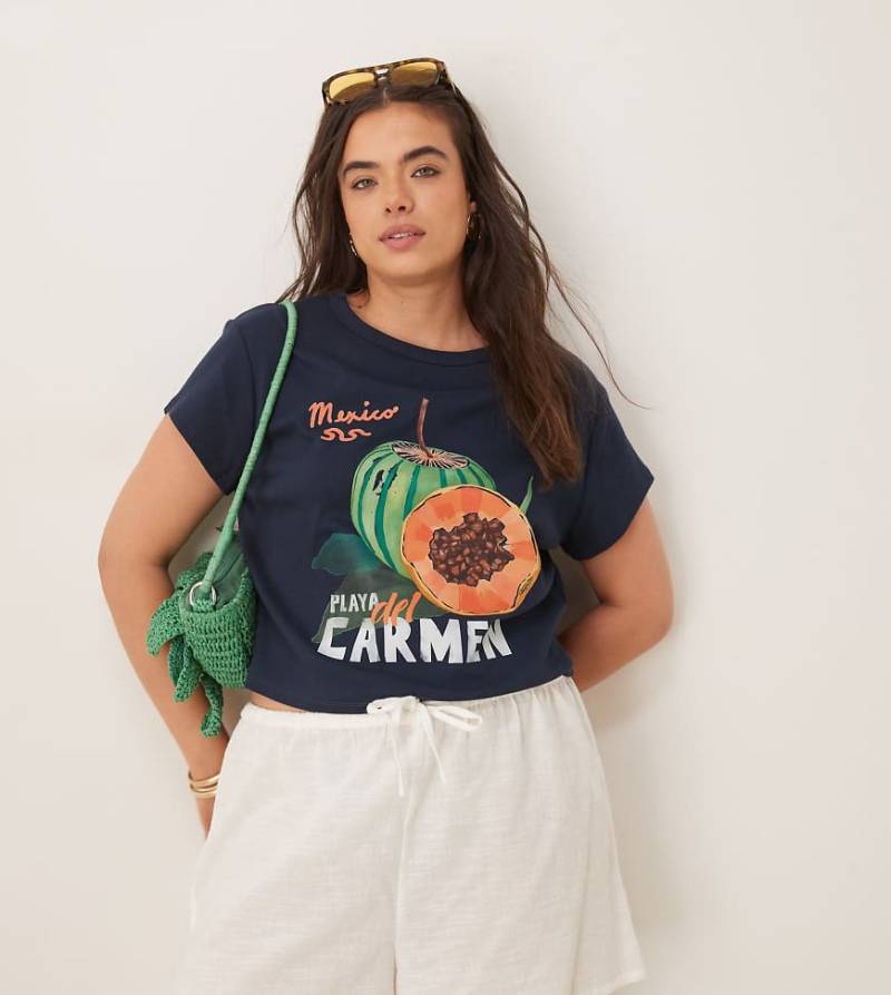 ASOS DESIGN Curve - Knapp geschnittenes T-Shirt in Marineblau mit „Playa del Carmen"-Fruchtprint von ASOS Curve