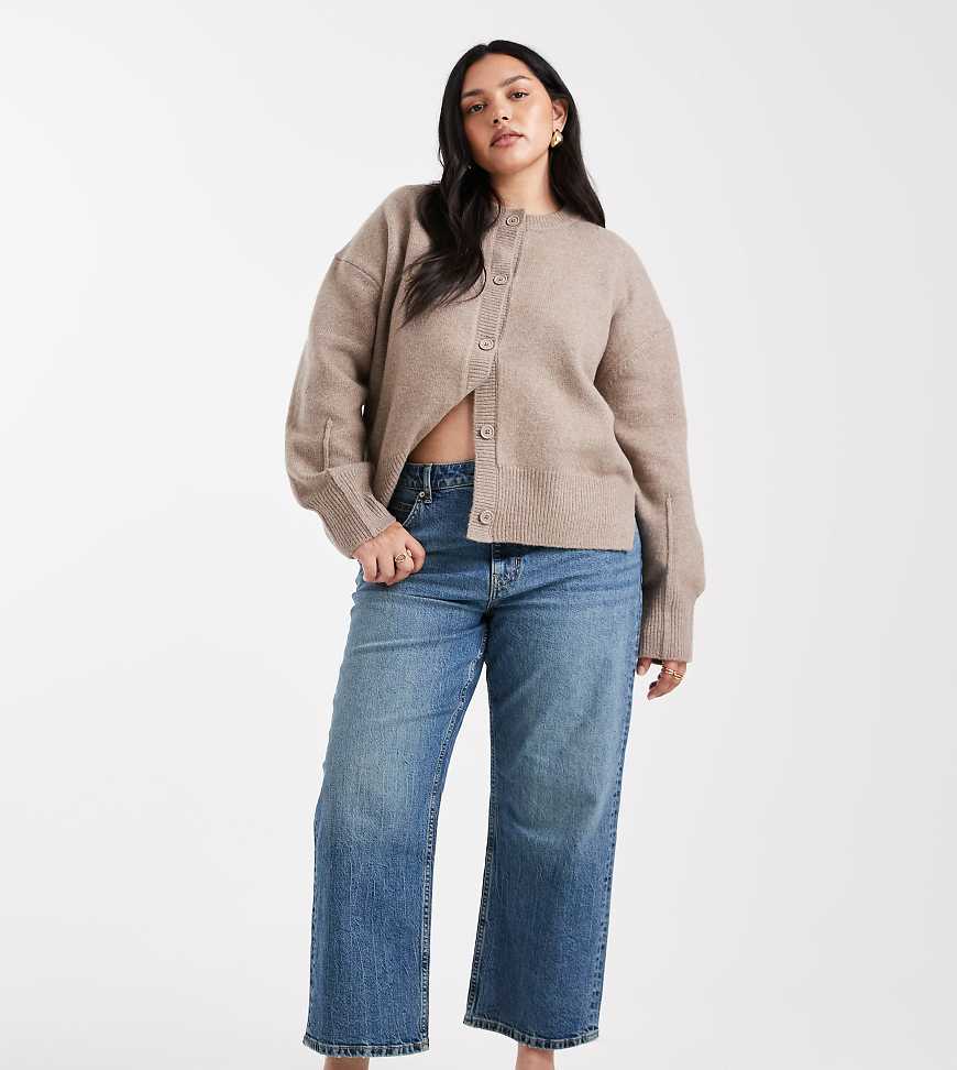 ASOS DESIGN Curve - Knöchellange, gerade geschnittene Jeans mit Comfort Stretch in Mittelblau ASOS DESIGN Curve - Knöchellange, gerade geschnittene Jeans mit Comfort Stretch in Mittelblau von ASOS Curve