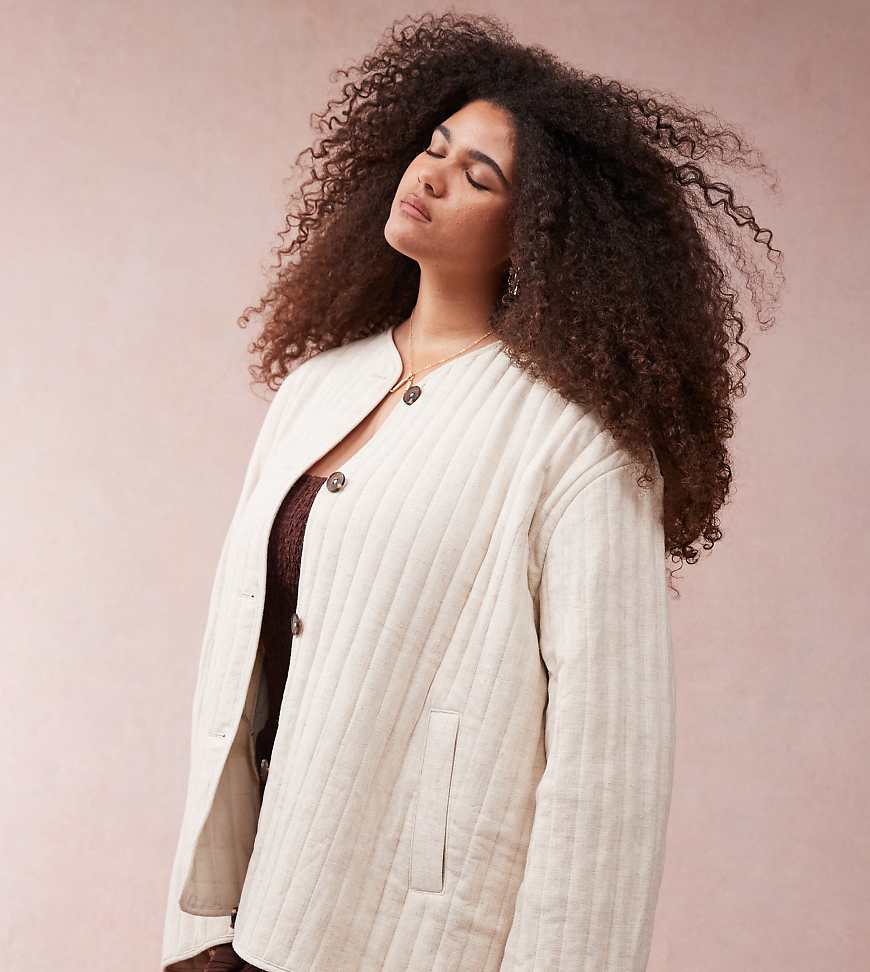 ASOS DESIGN Curve - Kragenlose Steppjacke aus Leinen in Hellbeige mit abgerundetem Saum-Neutral ASOS DESIGN Curve - Kragenlose Steppjacke aus Leinen in Hellbeige mit abgerundetem Saum-Neutral von ASOS Curve