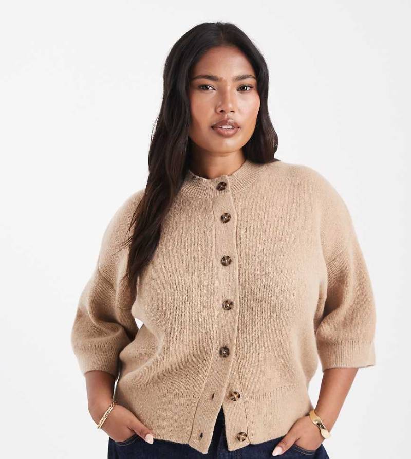 ASOS DESIGN Curve - Kurzärmlige, gerippte Strickjacke in Steinbeige-Neutral von ASOS Curve