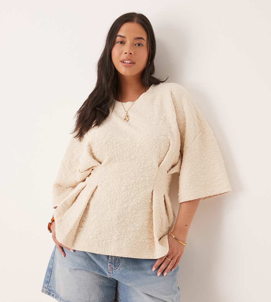 ASOS DESIGN Curve - Kurzärmliges, geblümtes Jacquard-Oberteil in Cremeweiß ASOS DESIGN Curve - Kurzärmliges, geblümtes Jacquard-Oberteil in Cremeweiß von ASOS Curve