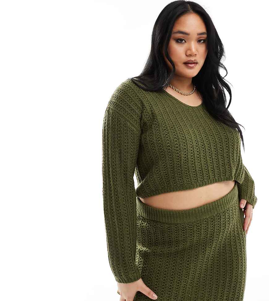ASOS DESIGN Curve - Kurzer, weitmaschiger Strickpullover in Khaki mit V-Ausschnitt, Kombiteil-Grün ASOS DESIGN Curve - Kurzer, weitmaschiger Strickpullover in Khaki mit V-Ausschnitt, Kombiteil-Grün von ASOS Curve