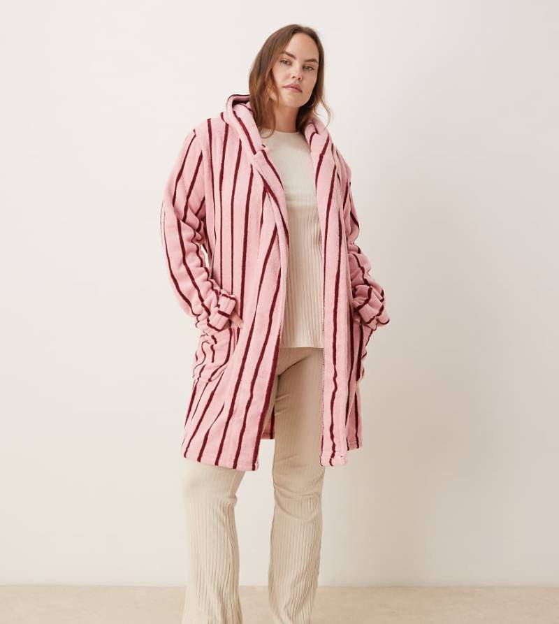 ASOS DESIGN Curve - Kurzer Bademantel aus Microfleece mit Streifenprint-Bunt von ASOS Curve