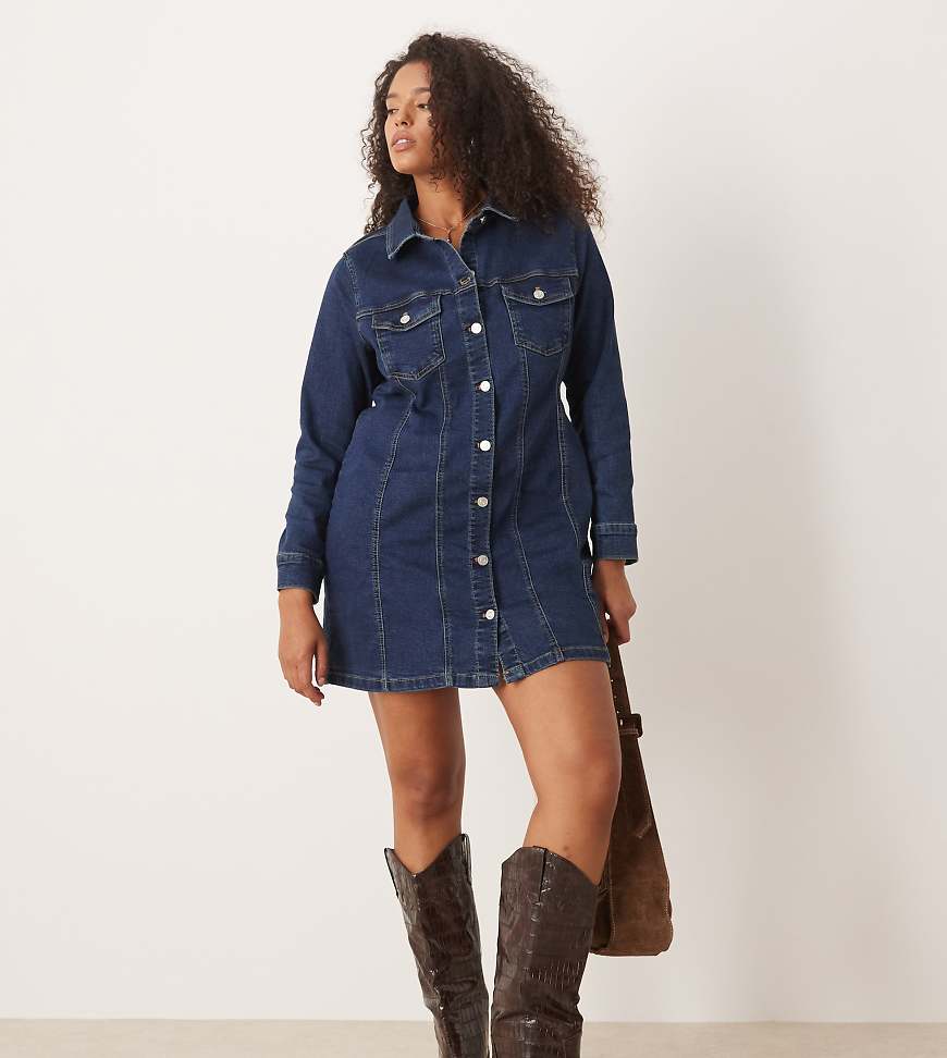 ASOS DESIGN Curve - Kurzes, tailliertes Hemdkleid aus Denim mit Rinse-Waschung und langen Ärmeln-Marineblau von ASOS Curve