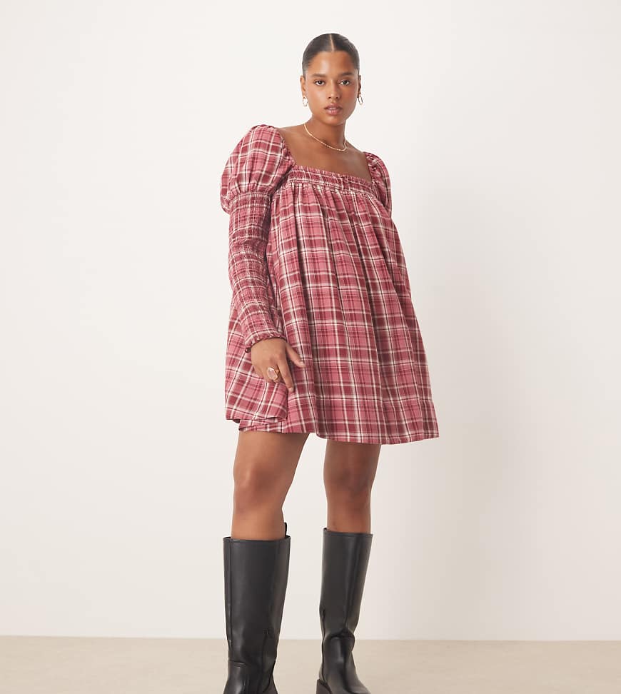 ASOS DESIGN Curve - Kurzes Babydoll-Kleid mit verschiedenen gesmokten Details, Karomuster und eckigem Ausschnitt-Bunt ASOS DESIGN Curve - Kurzes Babydoll-Kleid mit verschiedenen gesmokten Details, Karomuster und eckigem Ausschnitt-Bunt von ASOS Curve
