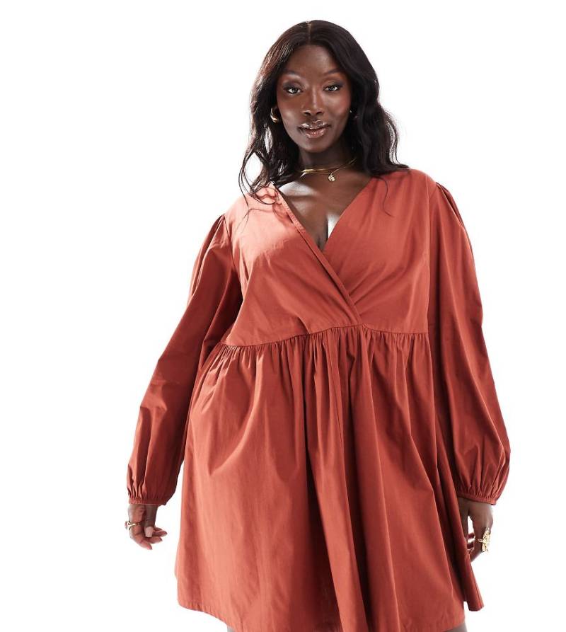 ASOS DESIGN Curve - Kurzes Baumwoll-Hängerkleid in Rostrot mit V-Ausschnitt-Bunt von ASOS Curve