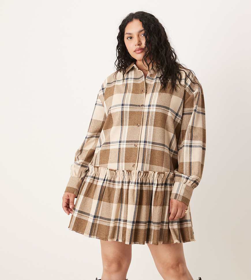 ASOS DESIGN Curve - Kurzes Hemdblusenkleid in Hellbraun mit tiefer Taille und farblich abgestimmtem Karomuster-Bunt von ASOS Curve