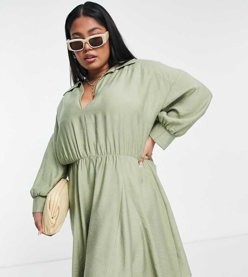 ASOS DESIGN Curve - Kurzes Skater-Hemdkleid in Khaki mit Godet-Rock-Grün ASOS DESIGN Curve - Kurzes Skater-Hemdkleid in Khaki mit Godet-Rock-Grün von ASOS Curve