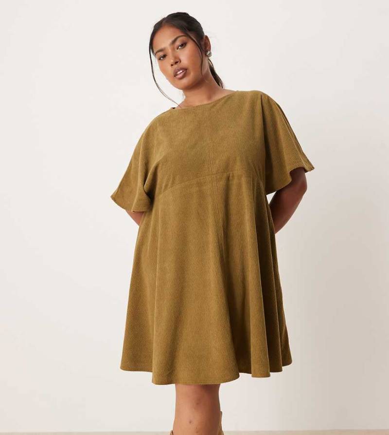 ASOS DESIGN Curve - Kurzes T-Shirt-Kleid aus Cord in Olivgrün mit Ziernähten von ASOS Curve