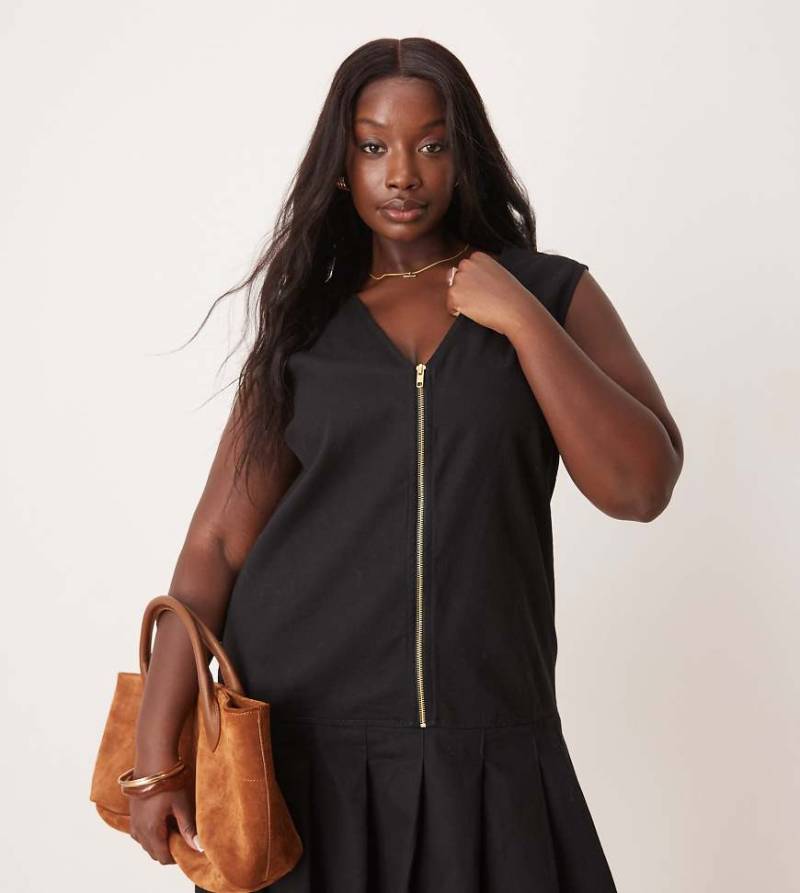 ASOS DESIGN Curve - Kurzes Twill-Schürzenkleid in Schwarz mit durchgehendem Reißverschluss und Faltenrock von ASOS Curve