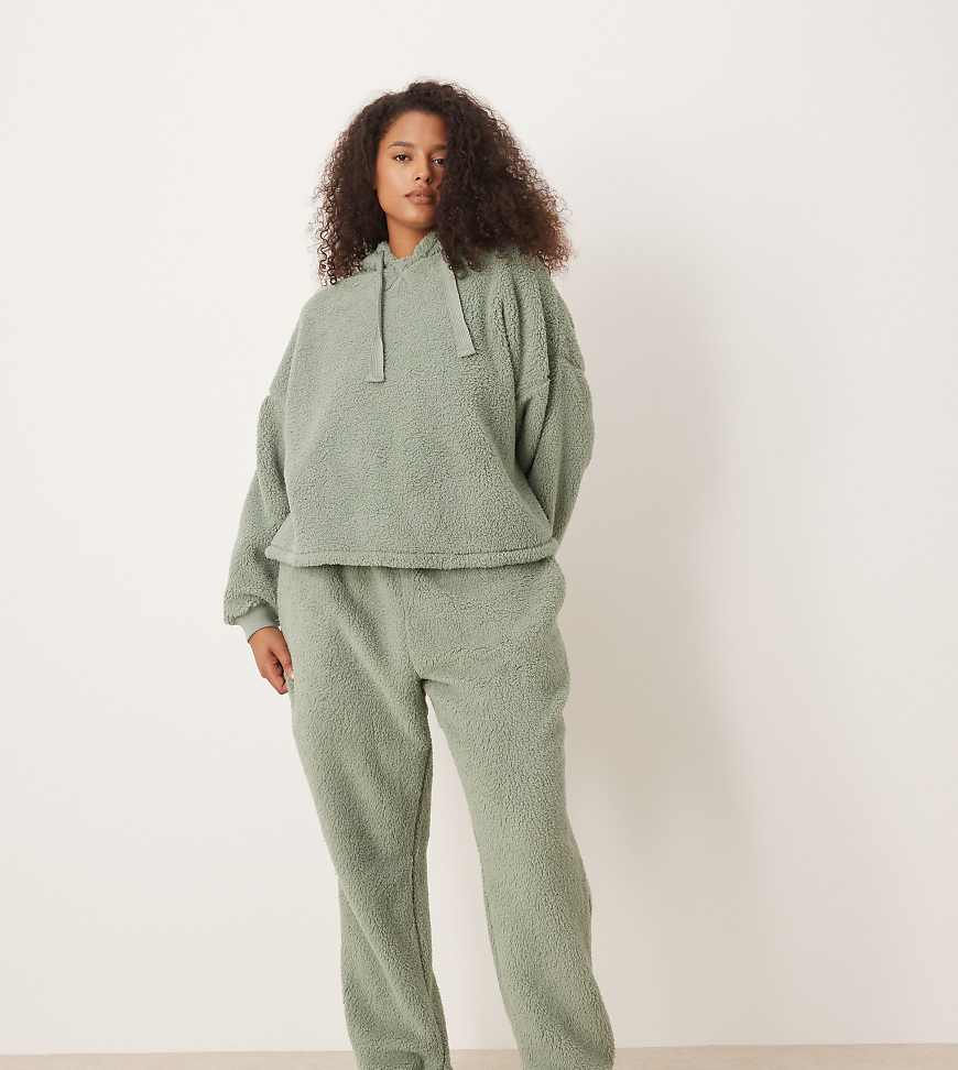 ASOS DESIGN Curve - Kuschliges Lounge-Set in Salbeigrün mit Oversize-Kapuzenpullover und Jogginghose-Weiß ASOS DESIGN Curve - Kuschliges Lounge-Set in Salbeigrün mit Oversize-Kapuzenpullover und Jogginghose-Weiß von ASOS Curve