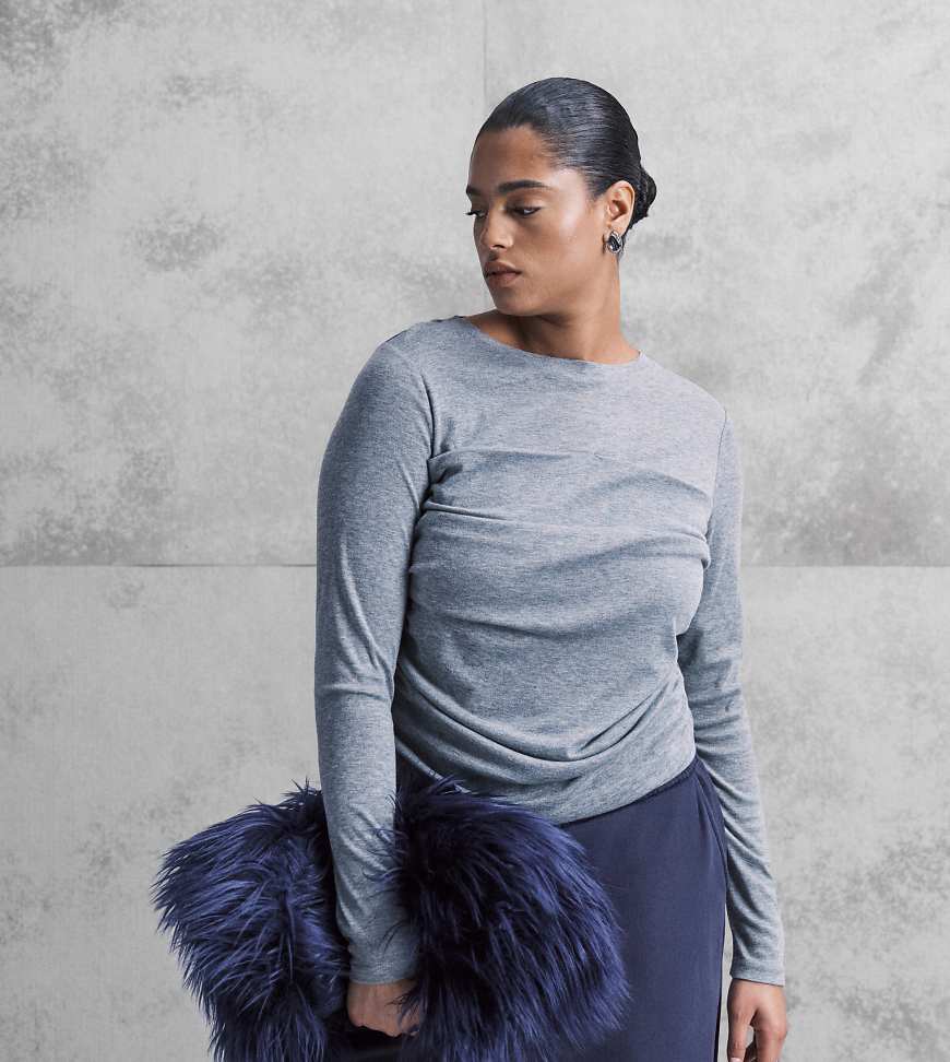 ASOS DESIGN Curve - Langärmliges, drapiertes Oberteil aus weichem Jersey in meliertem Grau von ASOS Curve