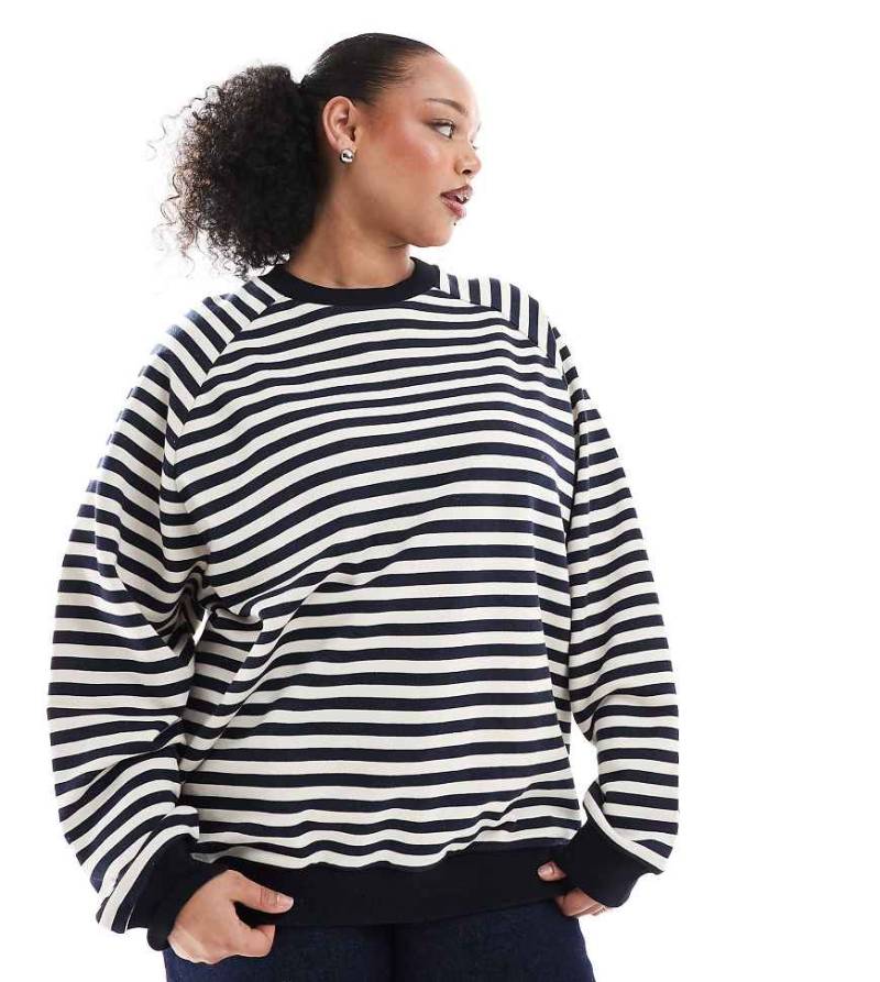 ASOS DESIGN Curve - Langärmliges, geripptes Oversize-Sweatshirt in Marineblau mit Streifen von ASOS Curve