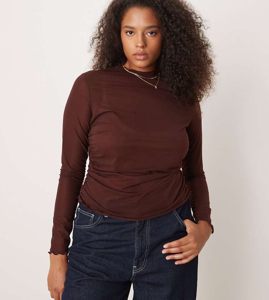 ASOS DESIGN Curve - Langärmliges, hochgeschlossenes Netzstoff-Oberteil in halbtransparentem Schokobraun-Brown von ASOS Curve