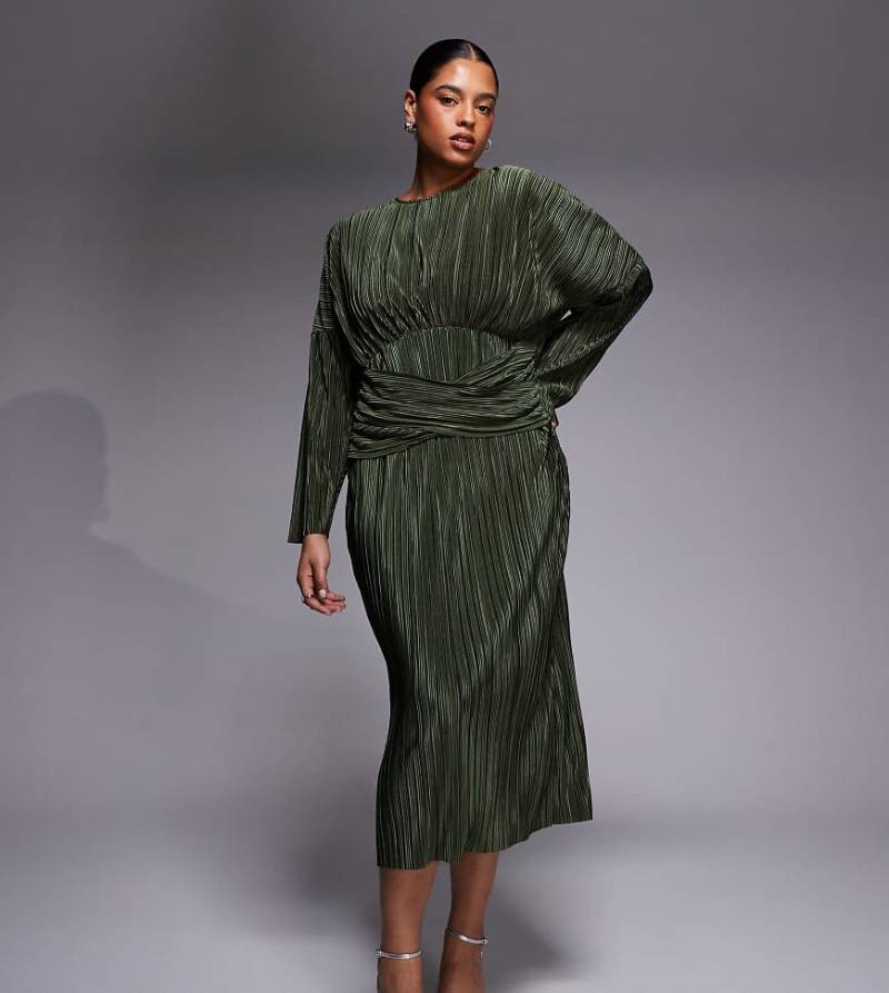 ASOS DESIGN Curve - Langärmliges, plissiertes Maxikleid in Khaki mit drapierter Taille-Grün von ASOS Curve