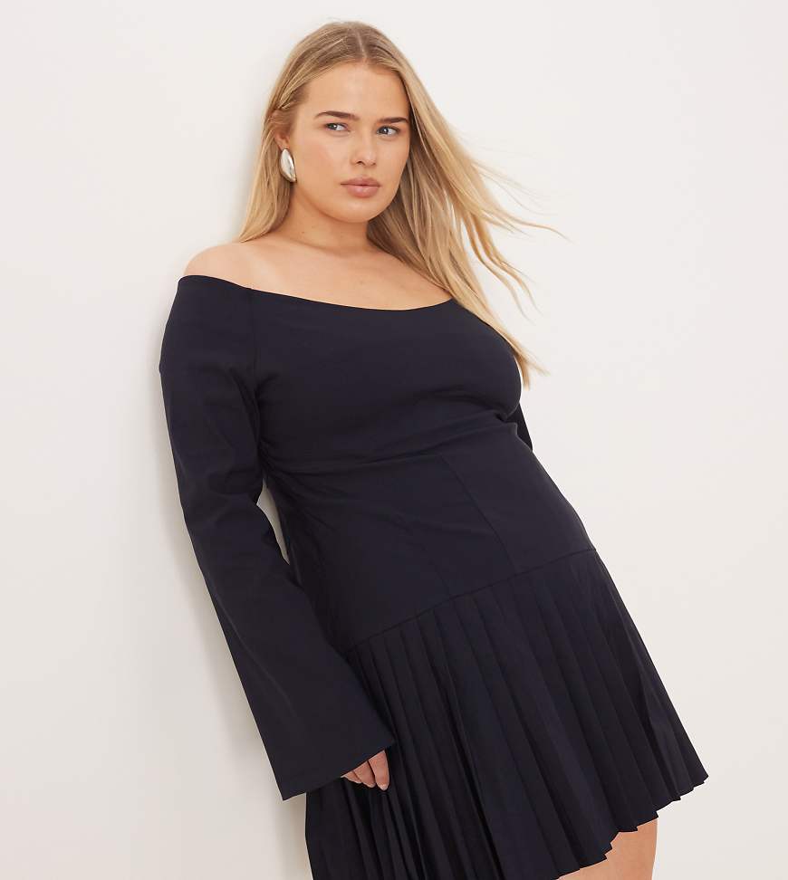 ASOS DESIGN Curve - Langärmliges, plissiertes Minikleid in Marineblau von ASOS Curve