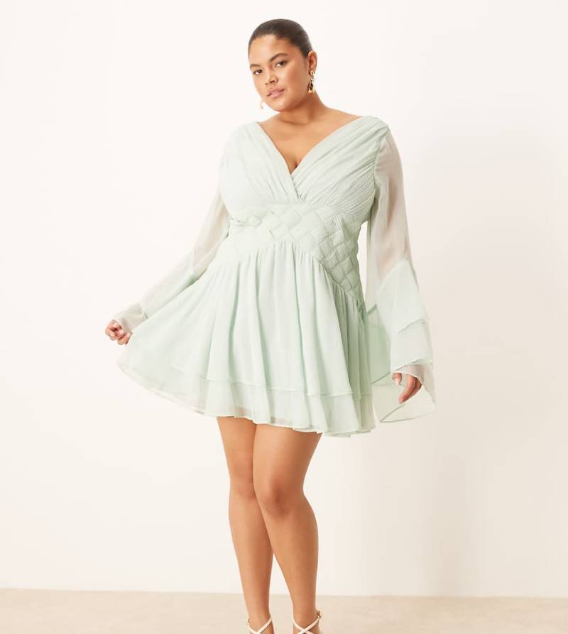 ASOS DESIGN Curve - Langärmliges, voluminöses Minikleid in Blassblau mit Gitterdetail in der Taille von ASOS Curve