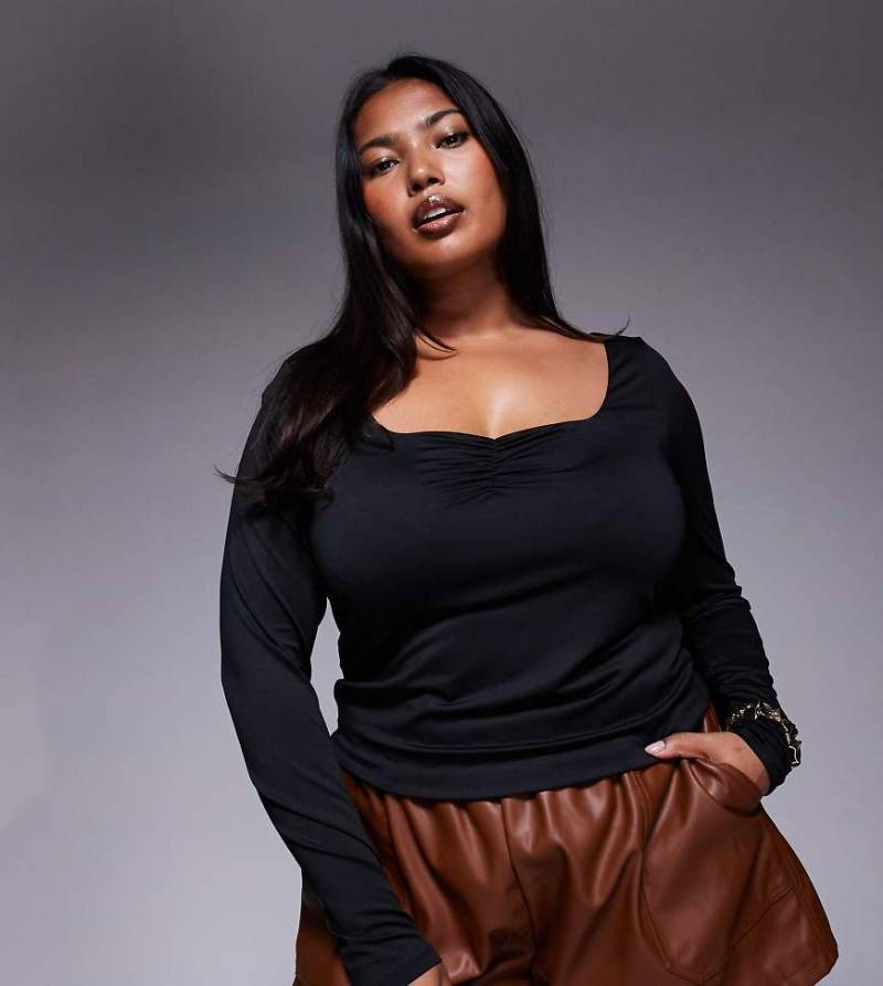 ASOS DESIGN Curve - Langärmliges, zweilagiges Oberteil in Schwarz mit Herzausschnitt von ASOS Curve