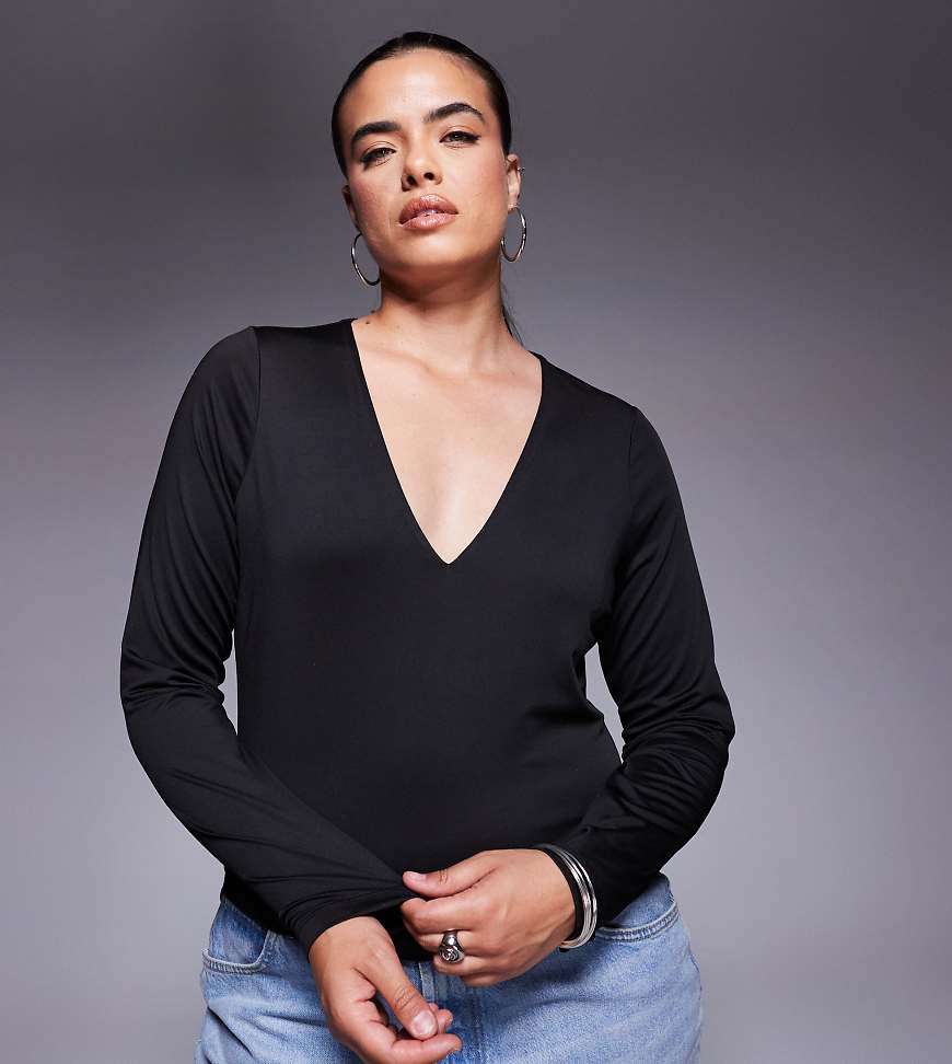 ASOS DESIGN Curve - Langärmliges, zweilagiges Oberteil in Schwarz mit tiefem V-Ausschnitt ASOS DESIGN Curve - Langärmliges, zweilagiges Oberteil in Schwarz mit tiefem V-Ausschnitt von ASOS Curve