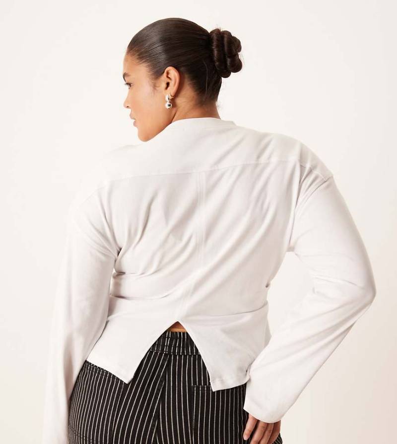 ASOS DESIGN Curve - Langärmliges Korsett-T-Shirt in Weiß von ASOS Curve