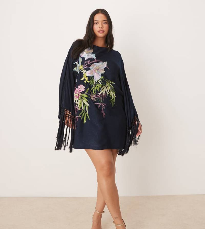 ASOS DESIGN Curve - Langärmliges Minikleid in Marineblau mit Blumenstickerei und Fransen von ASOS Curve