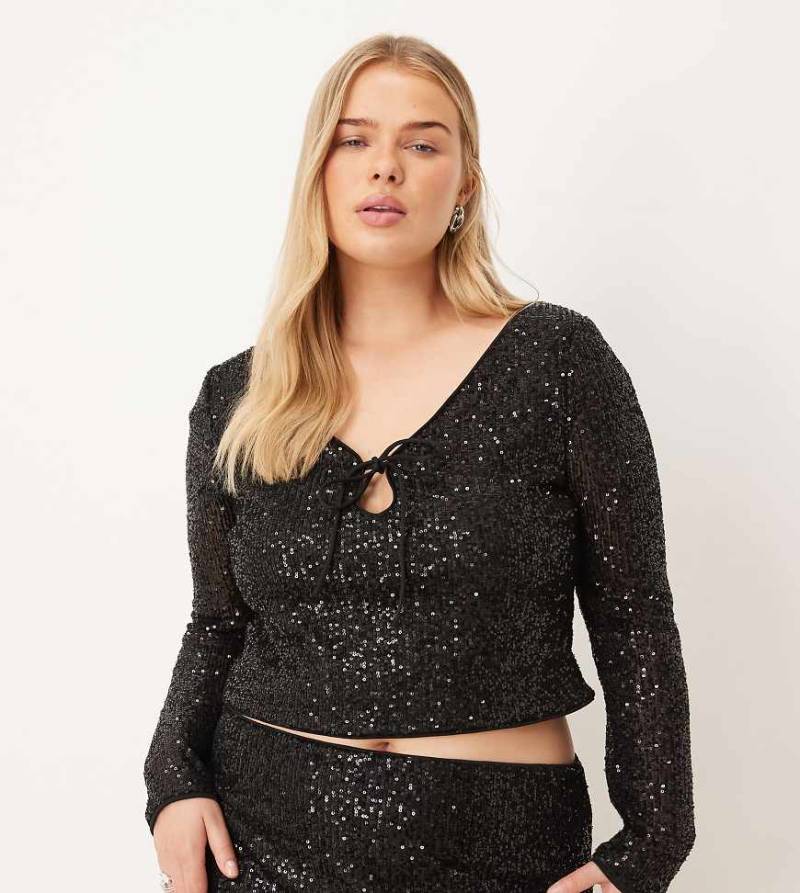 ASOS DESIGN Curve - Langärmliges Oberteil in Schwarz mit Schlüssellochausschnitt und durchgehendem Paillettenbesatz von ASOS Curve