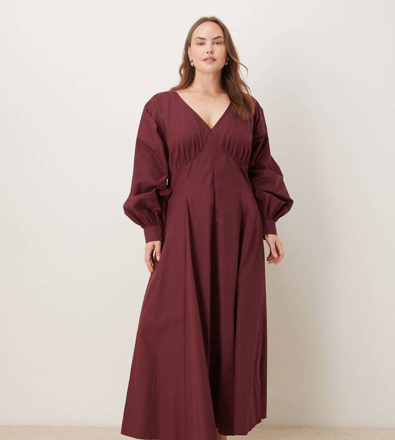 ASOS DESIGN Curve - Langärmliges Popeline-Maxikleid in Beerenrot mit V-Ausschnitt von ASOS Curve