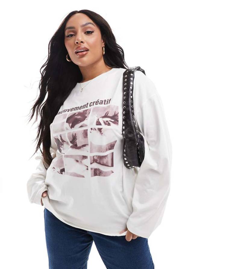ASOS DESIGN Curve - Langärmliges Skater-Shirt in Creme mit „Créatif"-Print-Grau von ASOS Curve