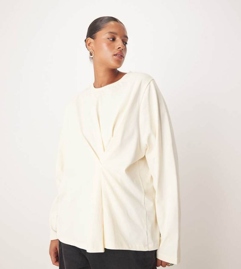 ASOS DESIGN Curve - Langärmliges T-Shirt in Creme mit gestecktem Detail-Weiß von ASOS Curve
