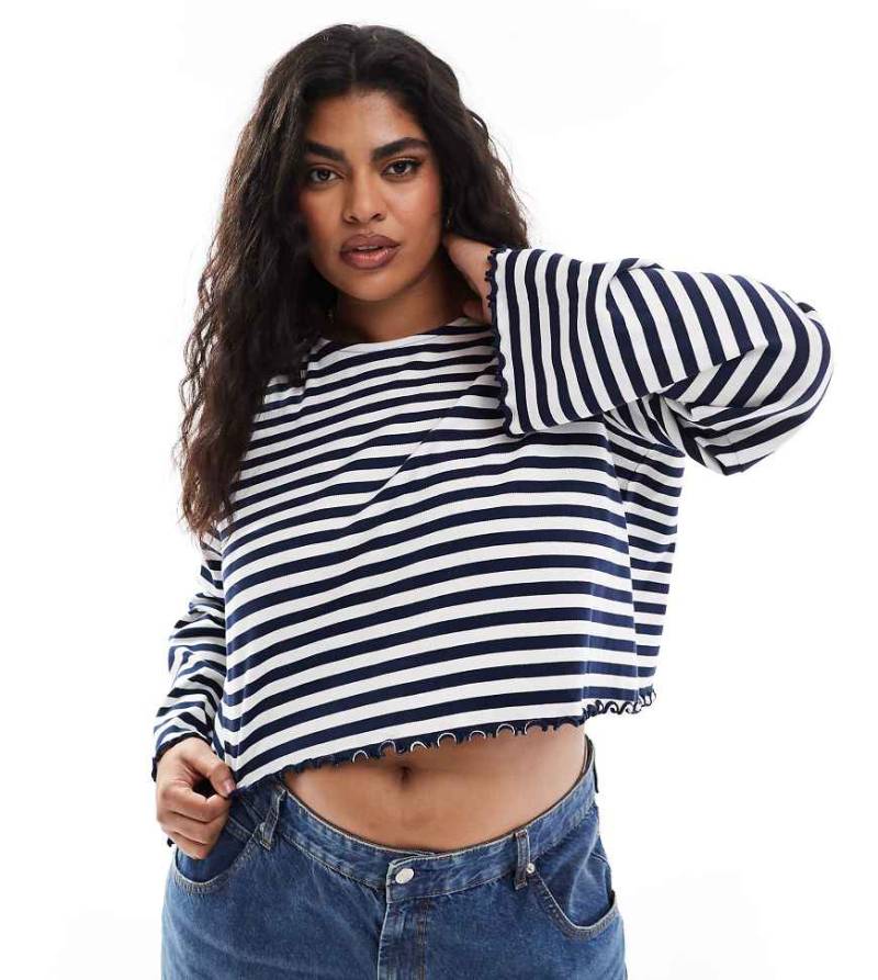 ASOS DESIGN Curve - Langärmliges T-Shirt in Weiß und Marineblau mit Kräuselsaum und Streifen-Bunt von ASOS Curve