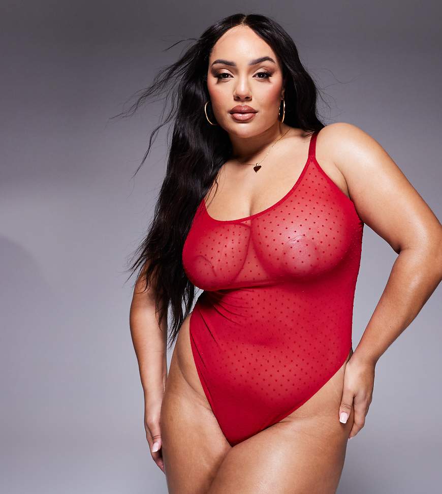 ASOS DESIGN Curve - Lara - Weicher BH aus gepunktetem Netzstoff und Spitze in Rot ASOS DESIGN Curve - Lara - Weicher BH aus gepunktetem Netzstoff und Spitze in Rot von ASOS Curve