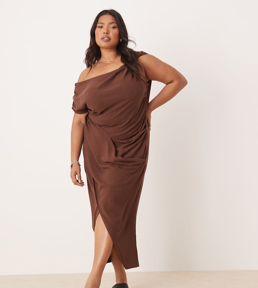 ASOS DESIGN Curve - Leinen-Midikleid in Schokobraun mit Wickelrock und abfallender, verdrehter Schulterpartie von ASOS Curve