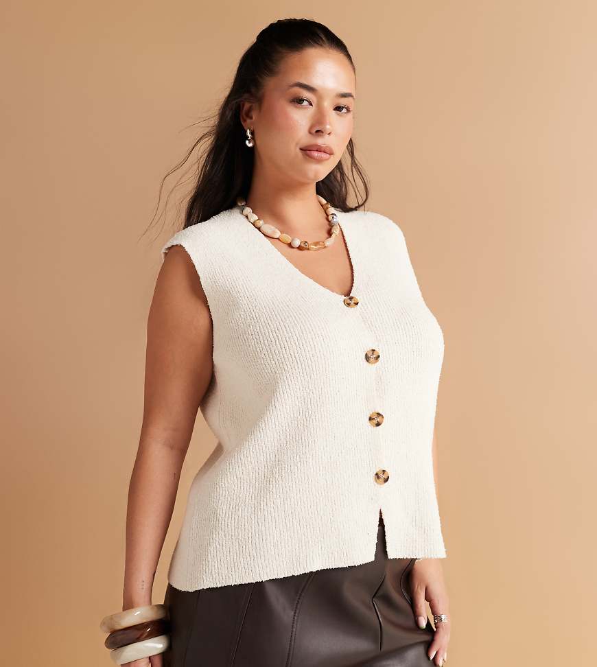 ASOS DESIGN Curve - Locker geschnittene Weste aus genopptem Strickstoff in Cremeweiß von ASOS Curve